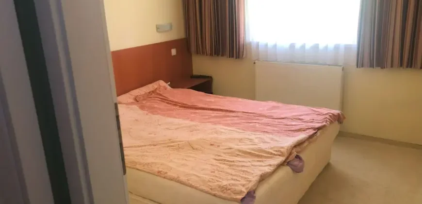 Luxus családi ház eladó nem kis extrával: műhellyel